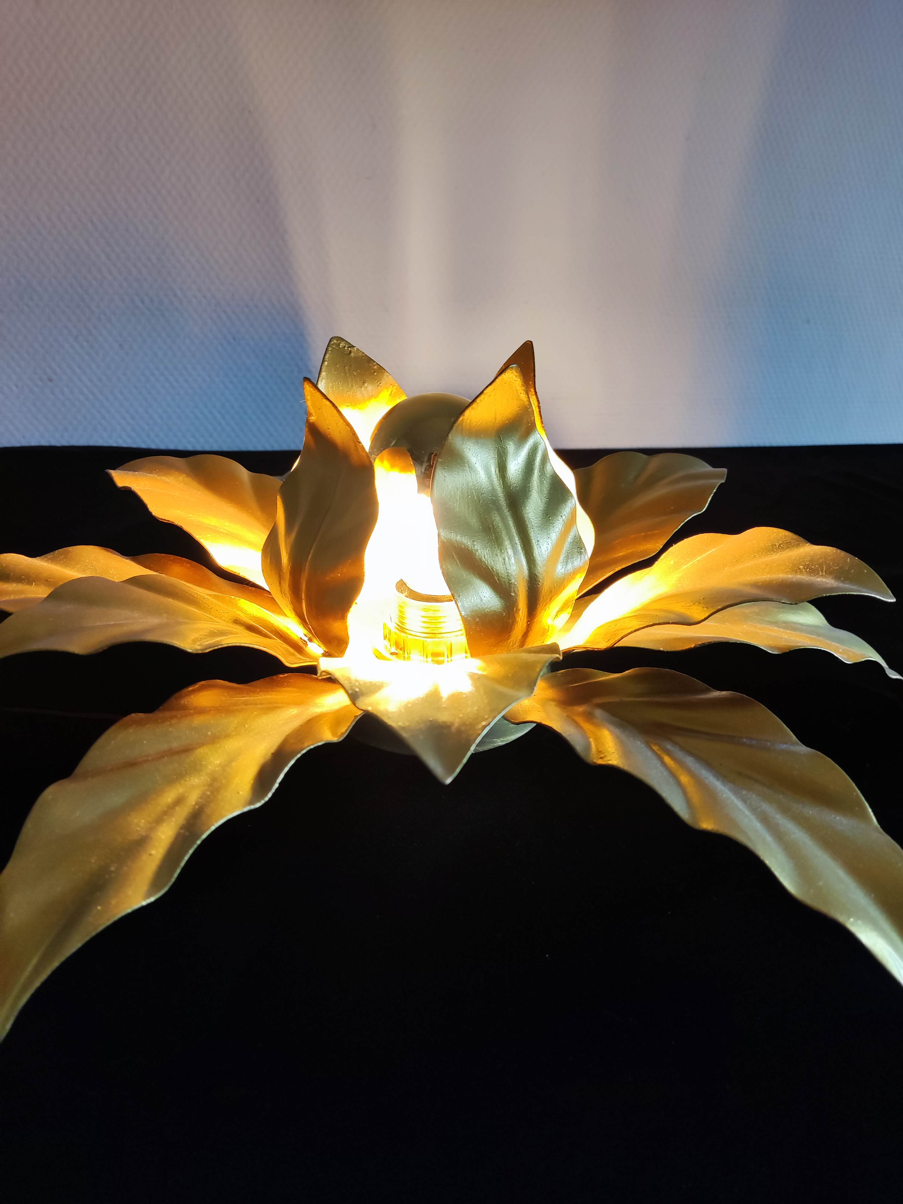 Wall lamp flower