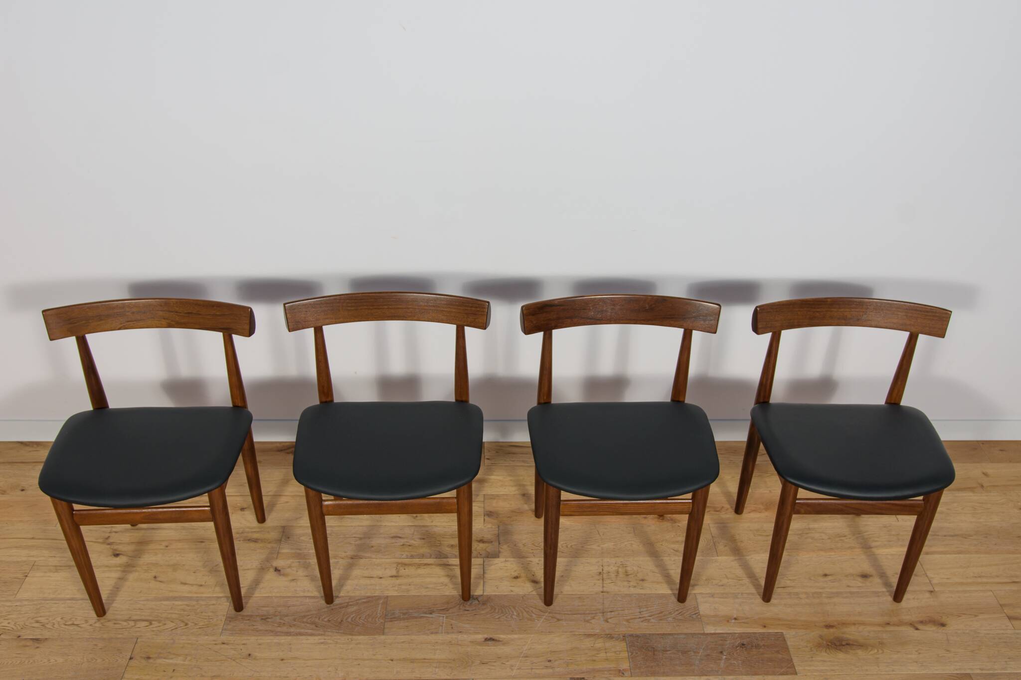 Mid-Century Teak Dining Table & Chairs by Hans Olsen for Frem Røjle.