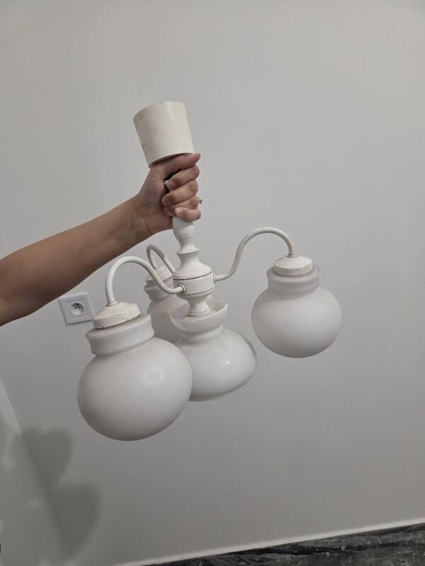 Suspension ancienne vintage space age blanche, 4 globes en verre opalin