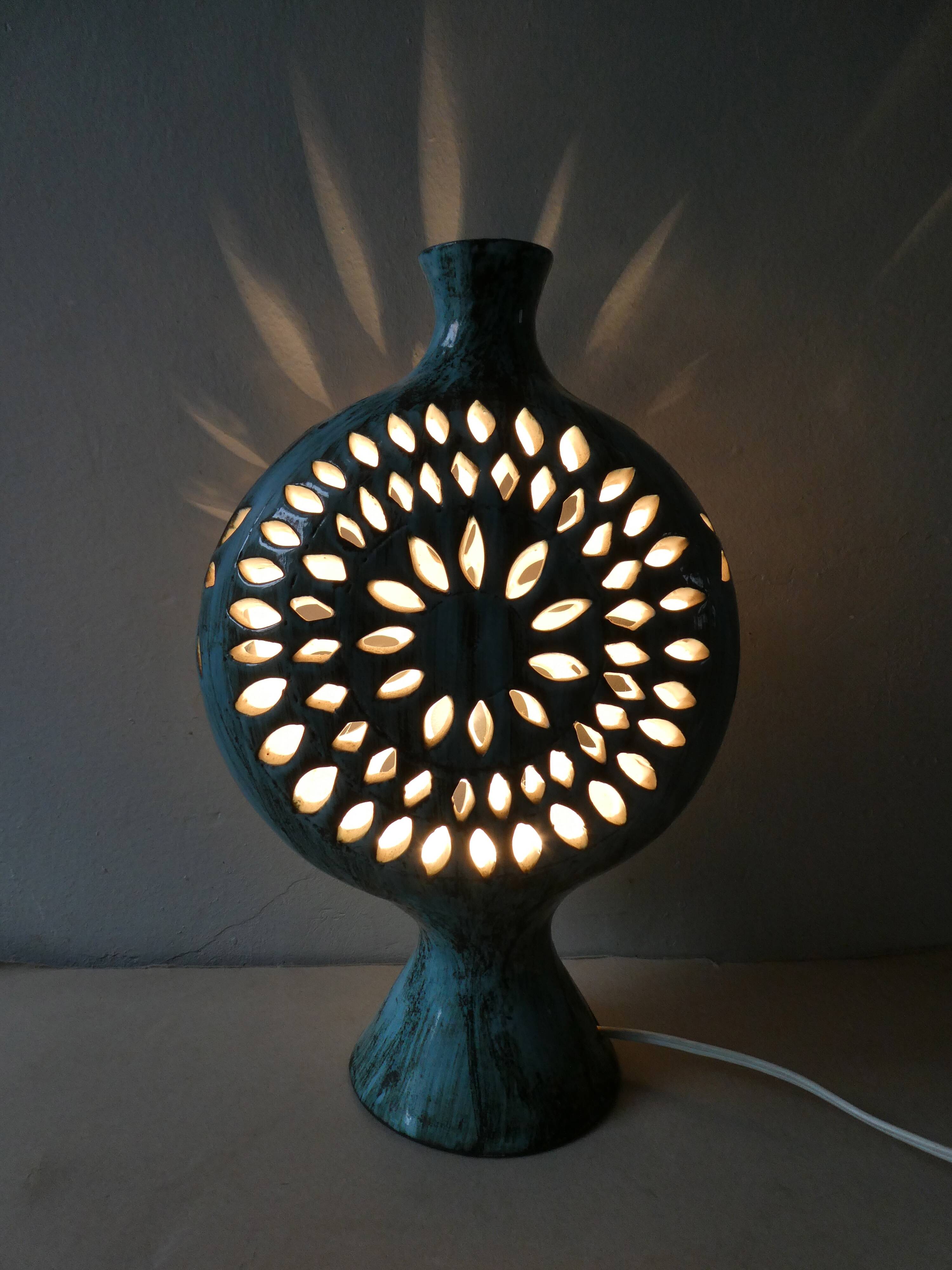 Flower Camos Vallauris 70s ceramic lamp