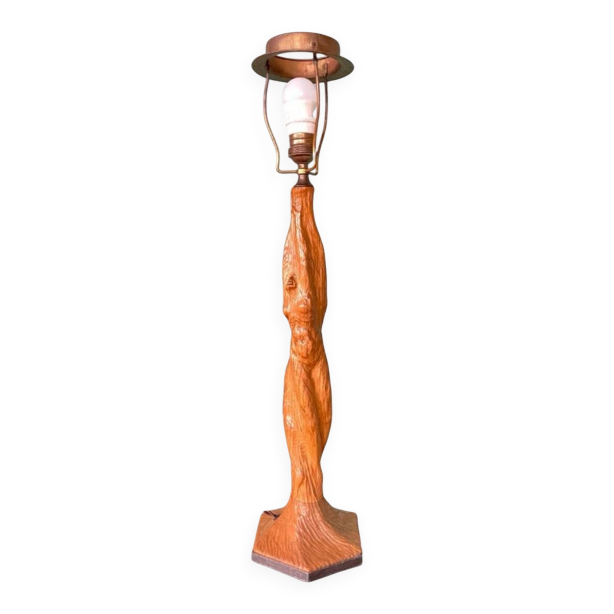 Pied de lampe de table en chêne sculpté frappante et grande (75 cm) attribuée à un sculpteur scandinave.