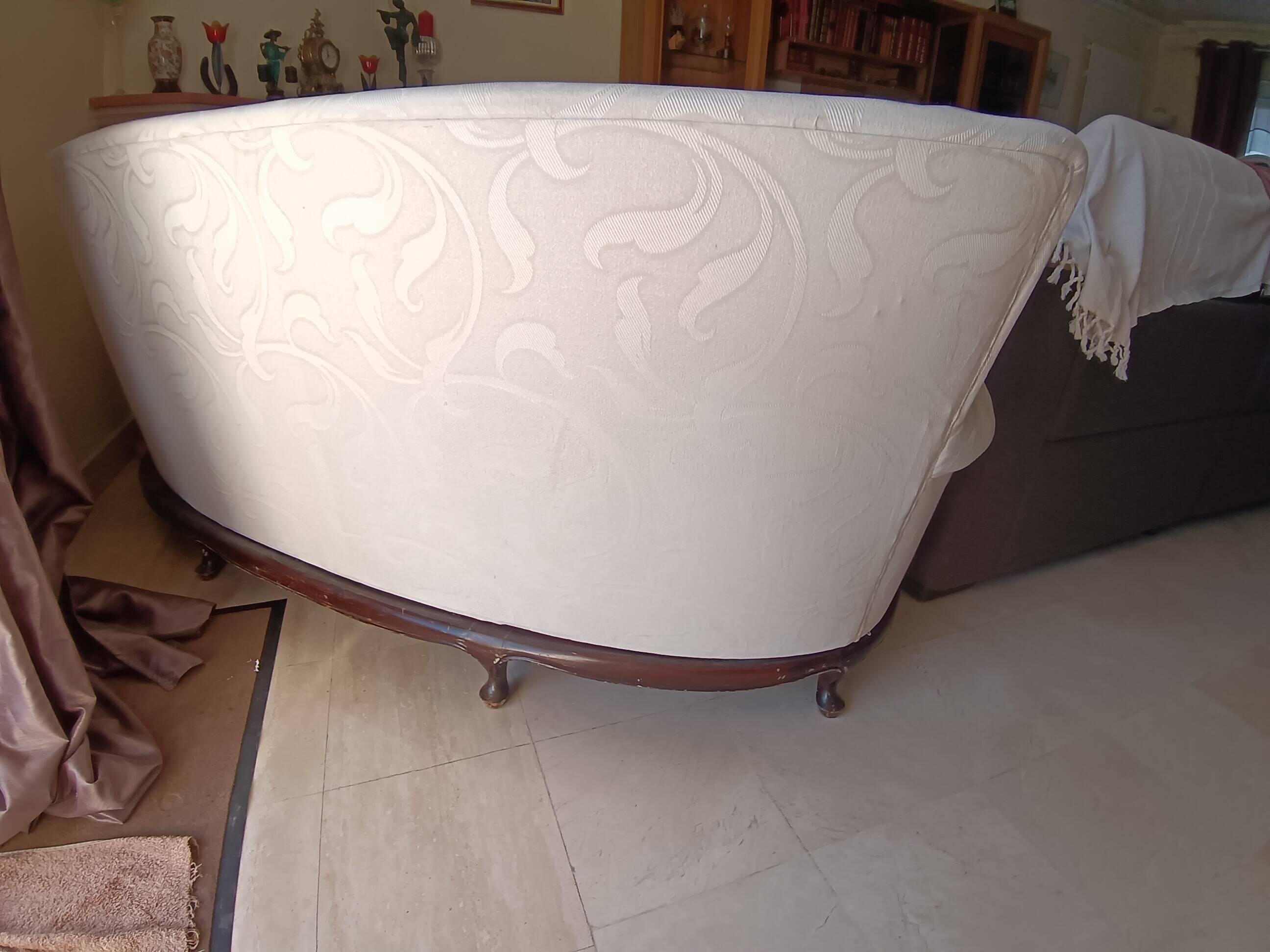 Vintage white curved tufted three-seater canapé
