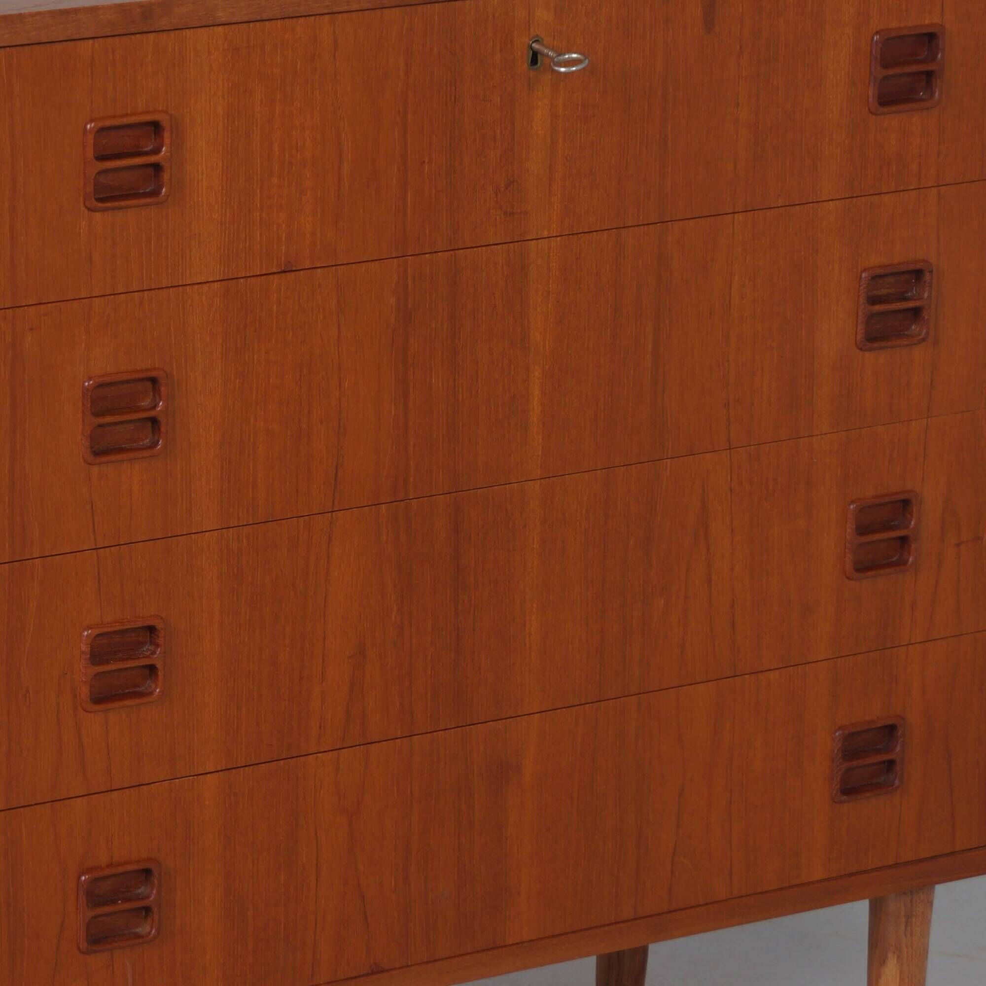 Danish teak chest of drawers, 1960s – 4 drawers, key and recessed handles