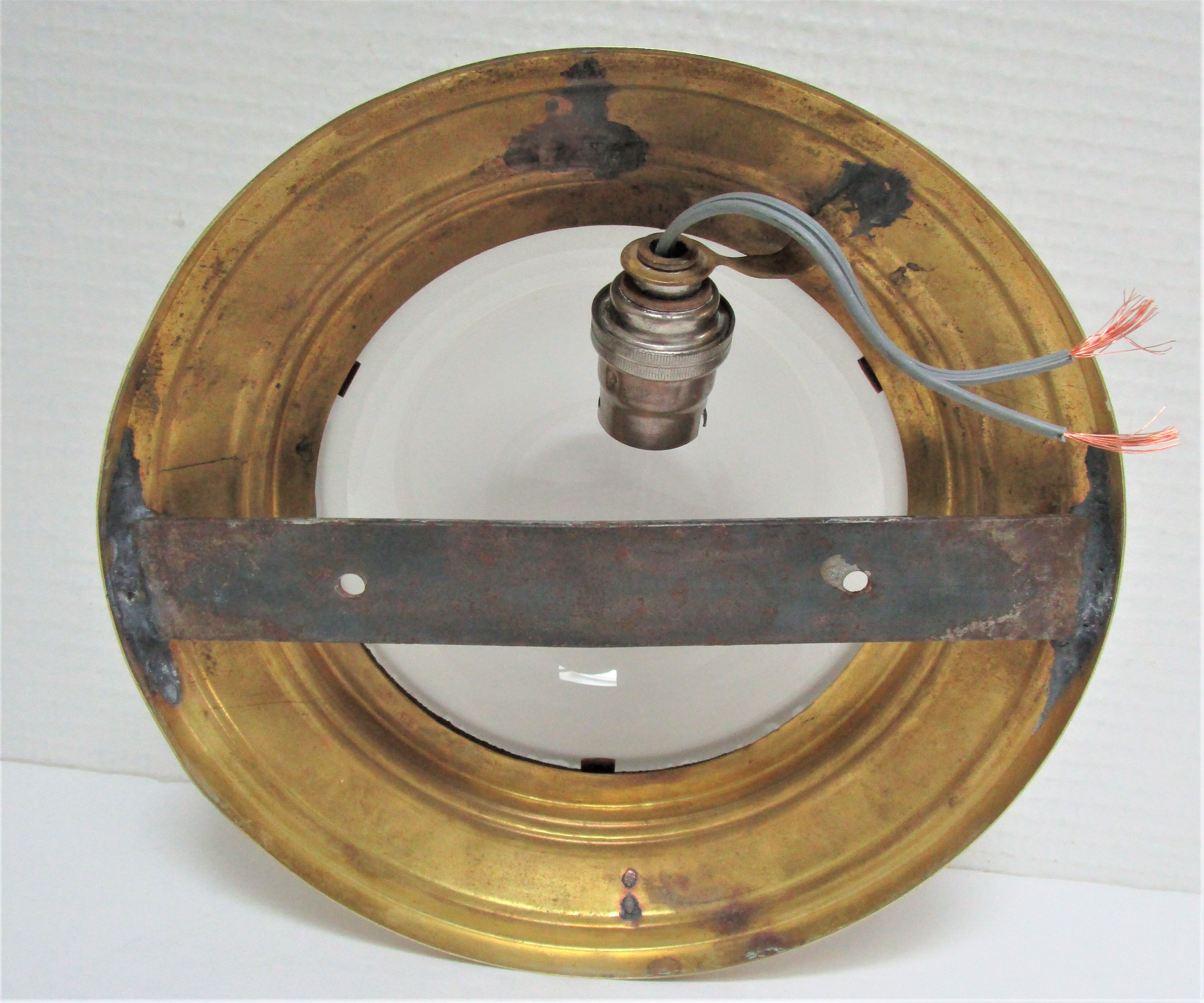 Applique laiton verre bombé dépoli début XXème