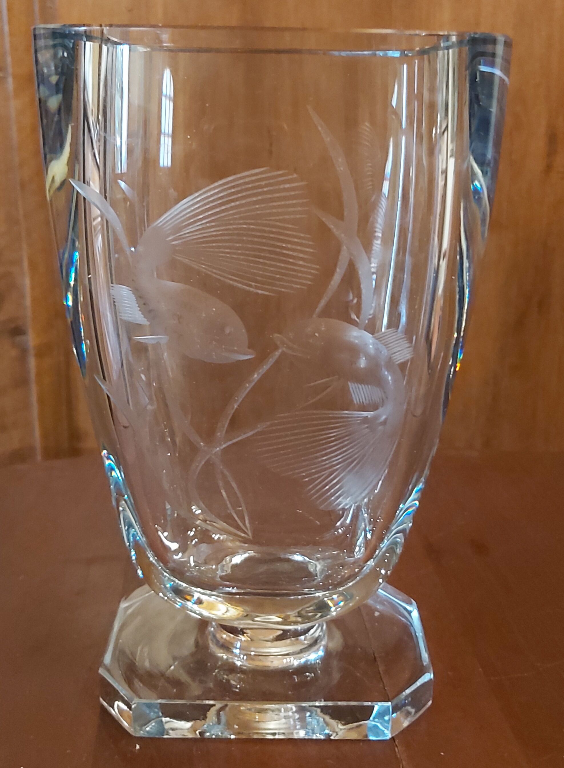 Crystal vase carved fish decoration
