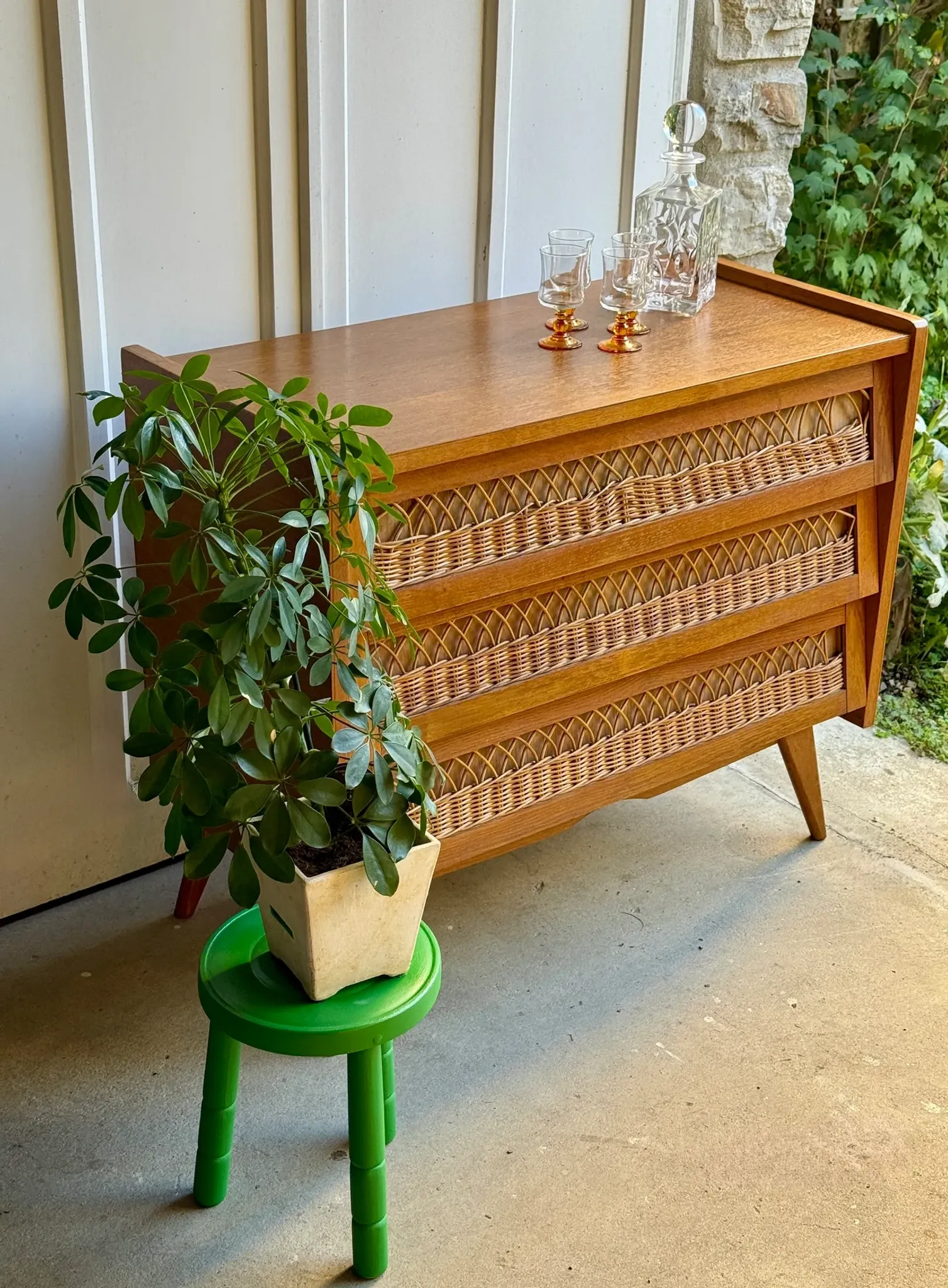 Scandinavian chest of drawers in oak and rattan from the 50s/60s.