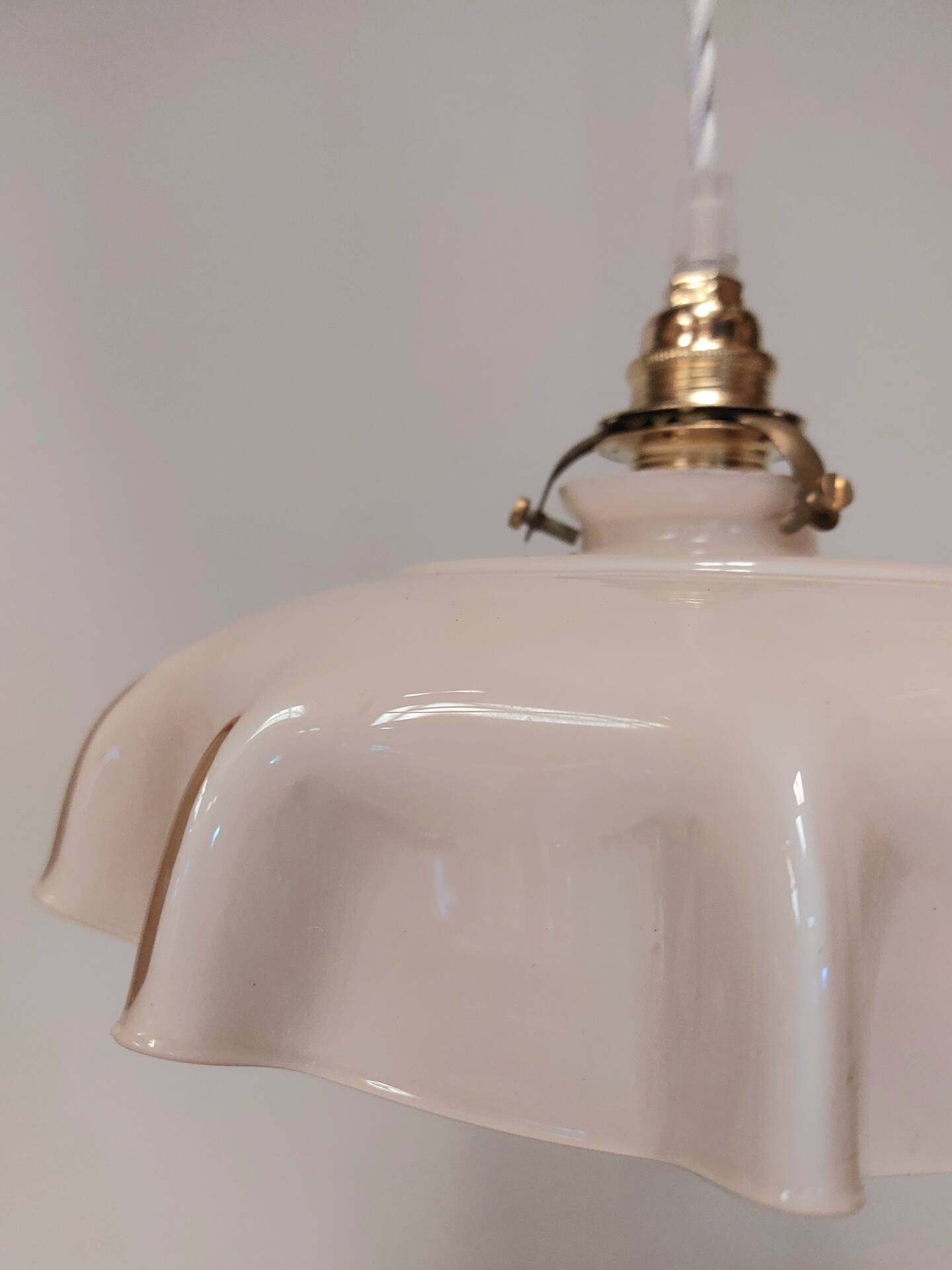 Suspension antique lampshade in pink opaline