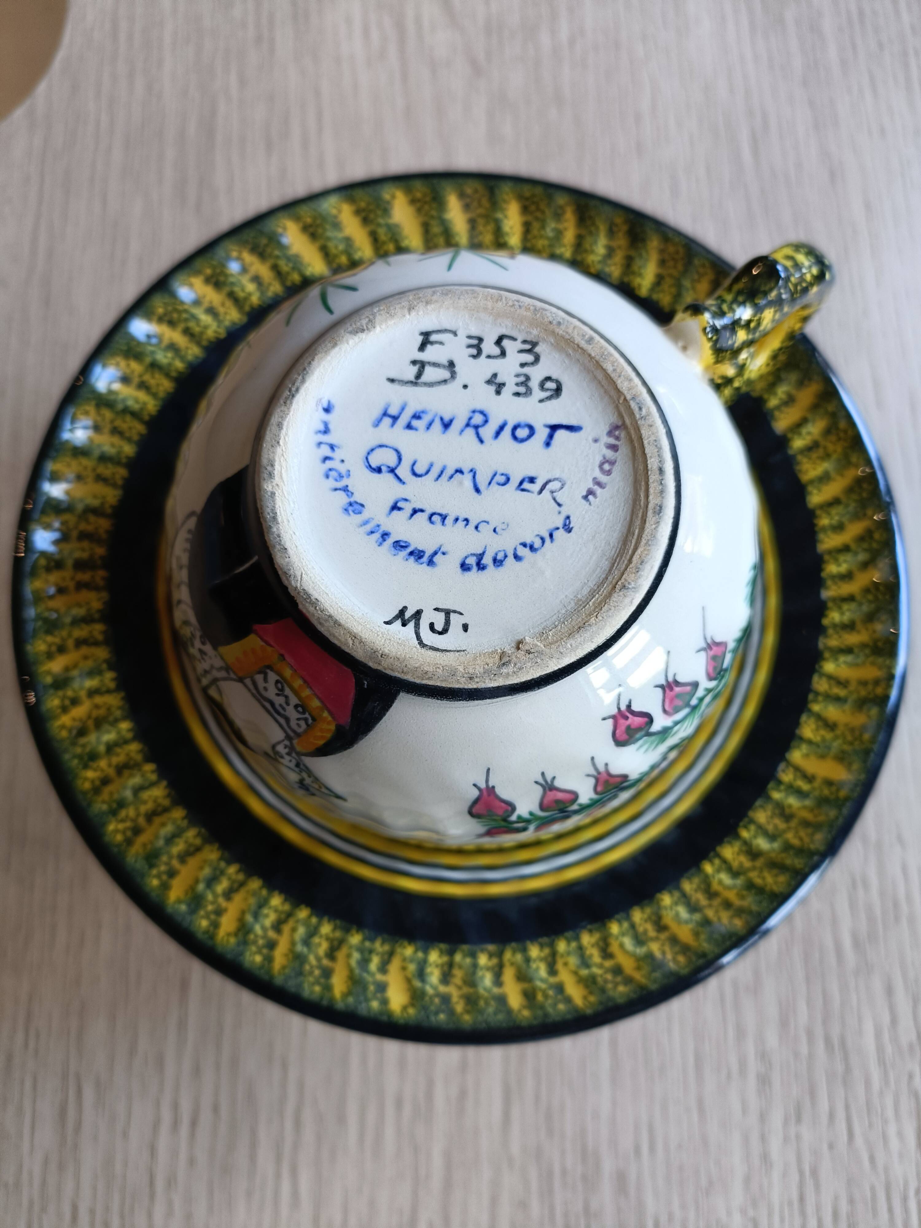 Tasse à thé avec soucoupe Henriot Quimper
