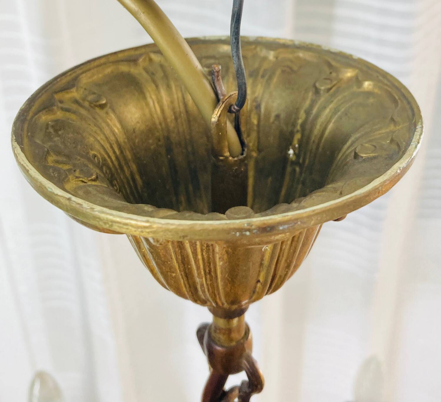 Grand lustre en bronze doré Style Louis XV à 6 bras de lumières époque XXe