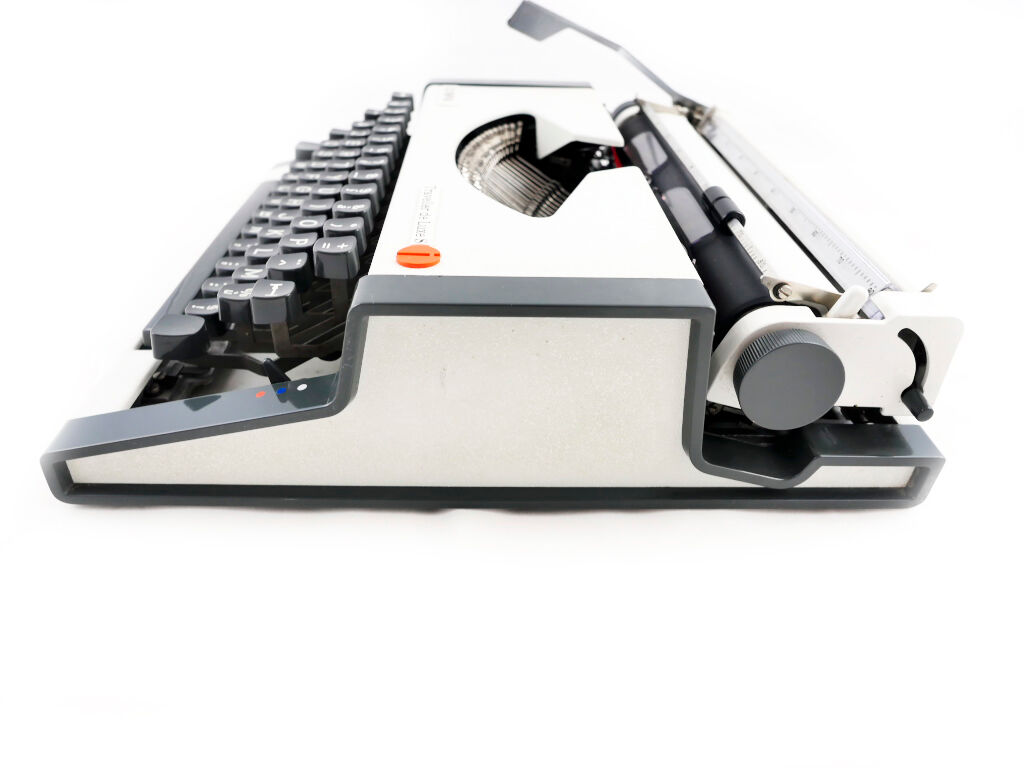 Typewriter, olympia traveller luxury  white