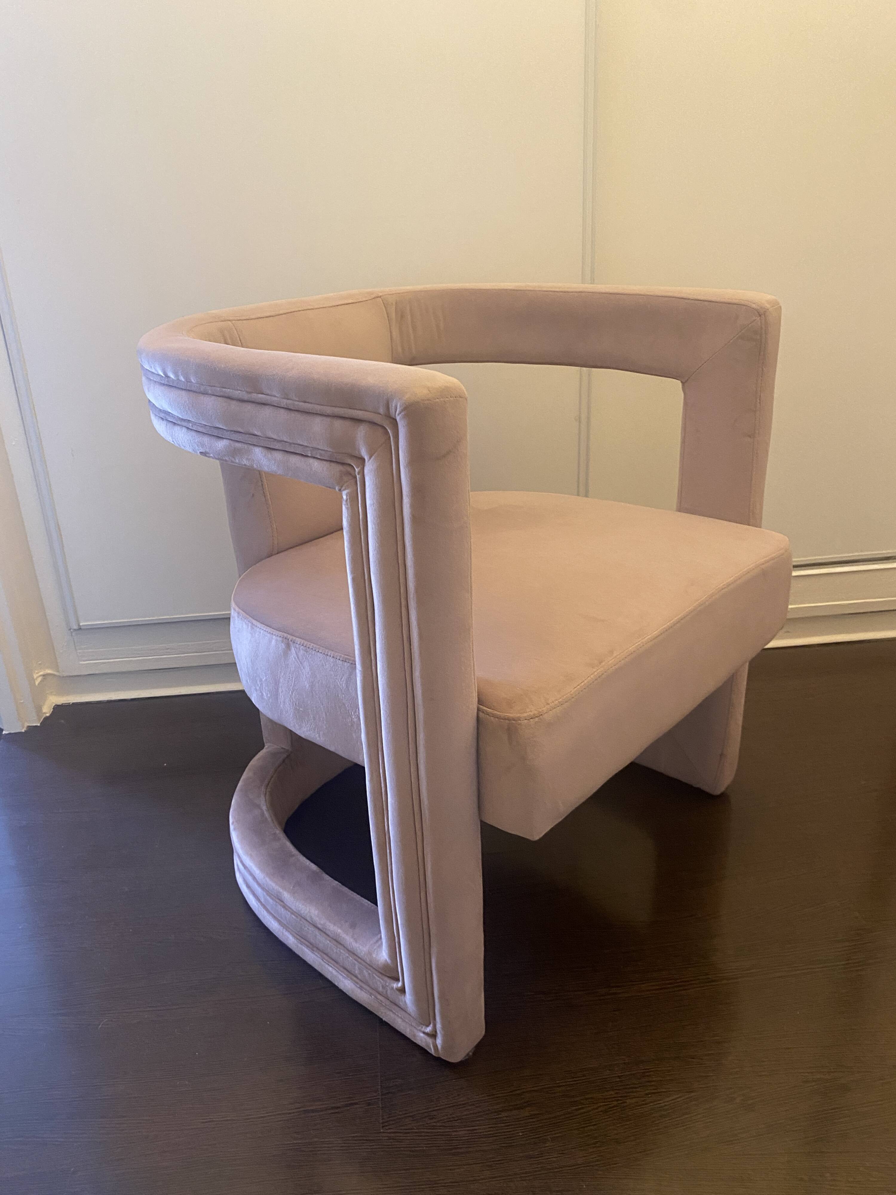 Fauteuil rose poudré