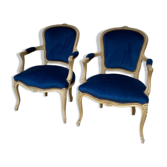 Paire de fauteuils style Louis XV en velours bleu