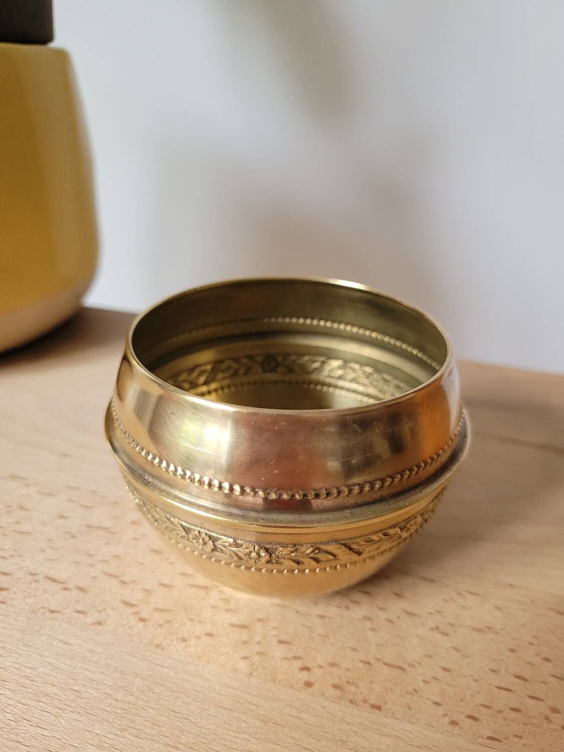 Small brass pot / vase