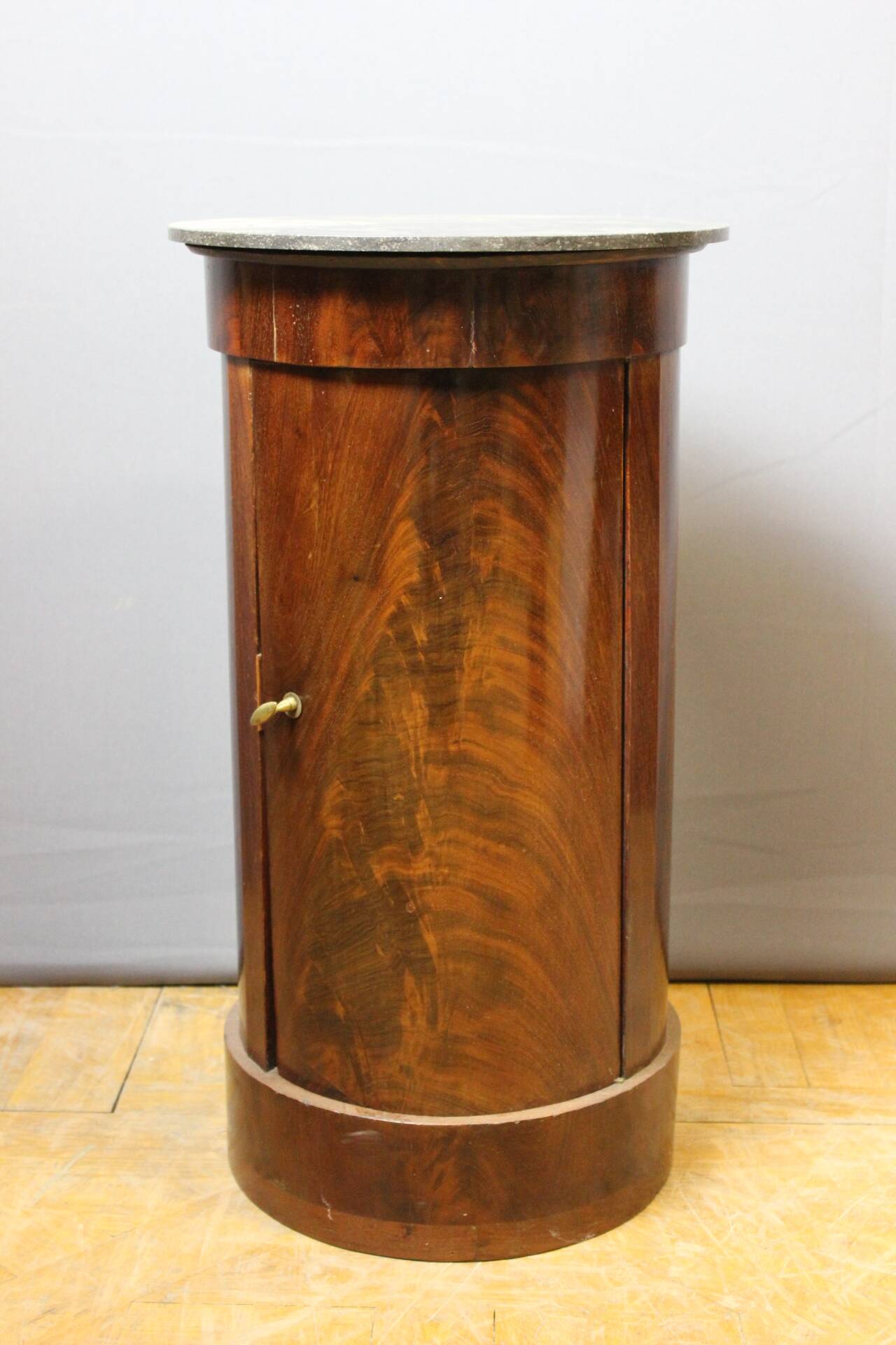 Empire bedside table in mahogany, 19th century.