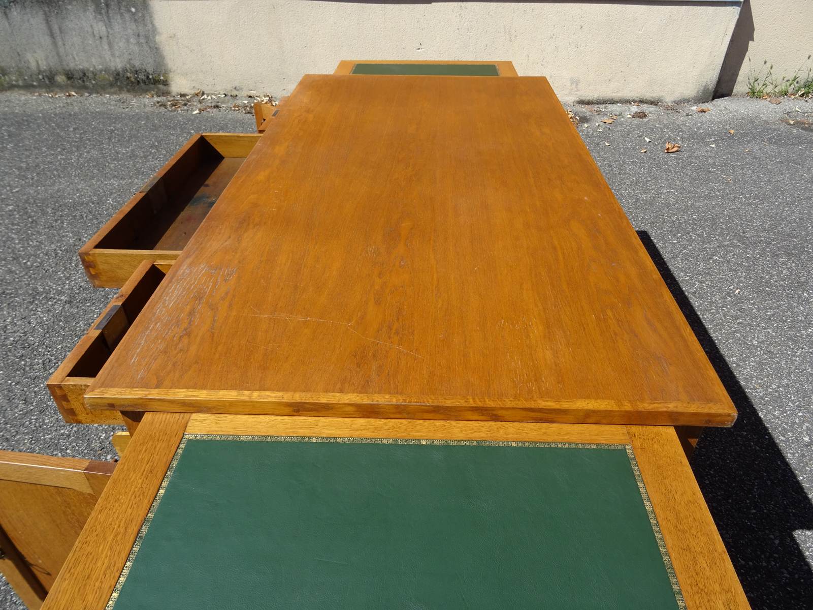 Minister's office with double boxes and tablets 30/40