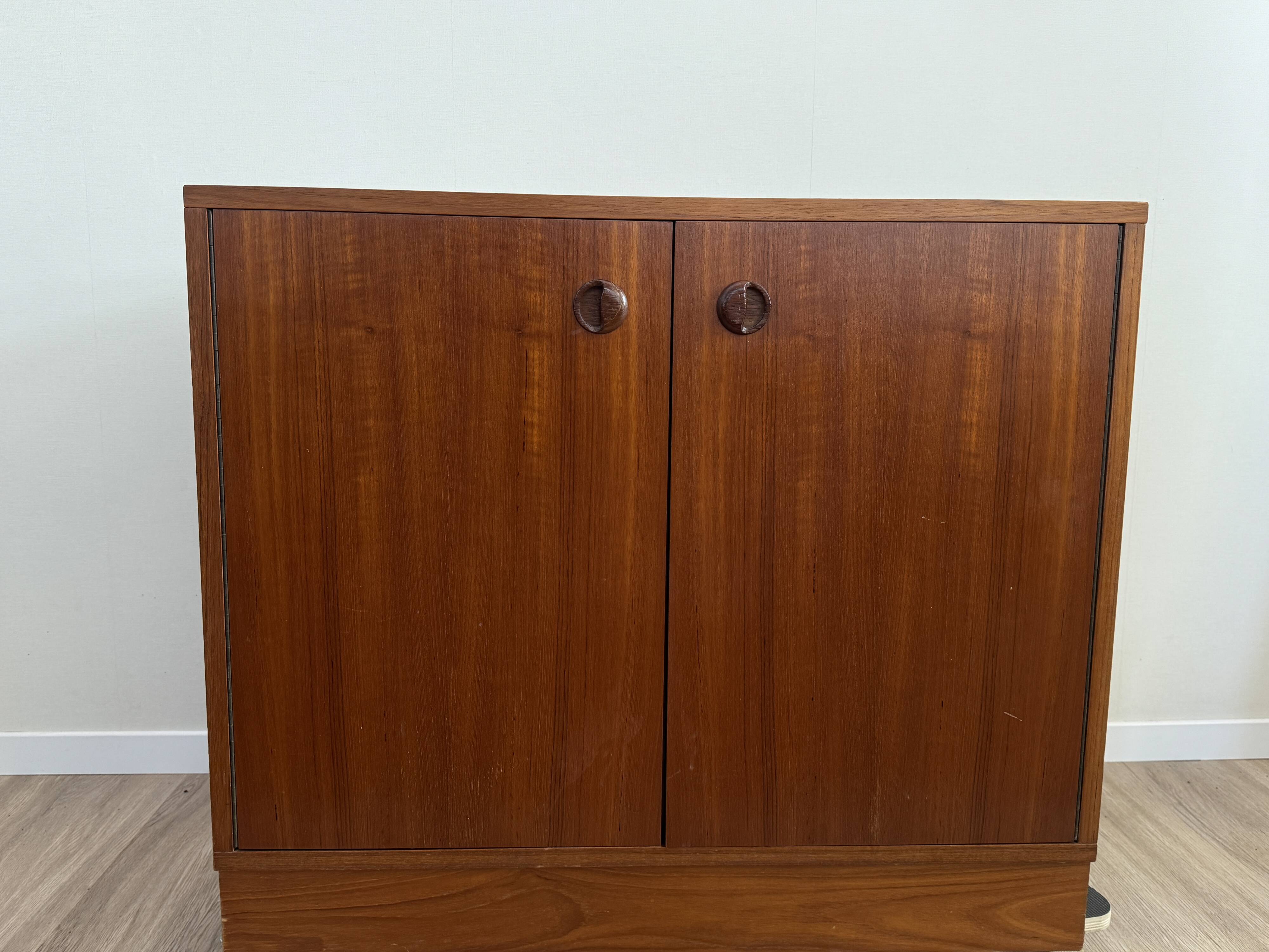 Buffet bas 2 portes teck — années 60/70