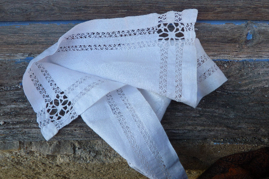 Old-handed white yarn embroidery days handmade