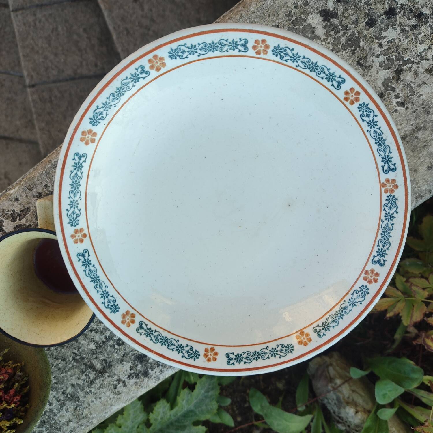 Saint-Amand fruit bowl on foot, new ceramic factories of the North, Molière model