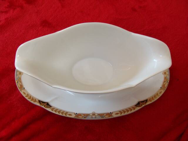 Tirschenreuth porcelain sauceboat
