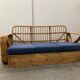 Sofa rectangulaire en rotin à six brins exclusif pour trois places, d'après Paul Frankl, années 50.