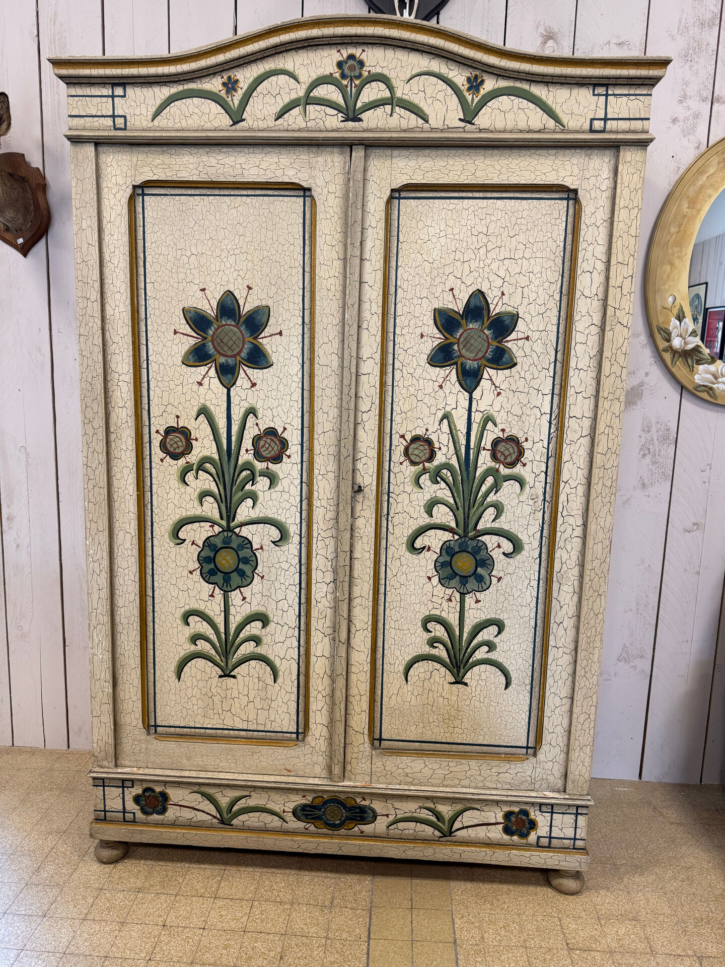 Vosgian wardrobe in painted wood
