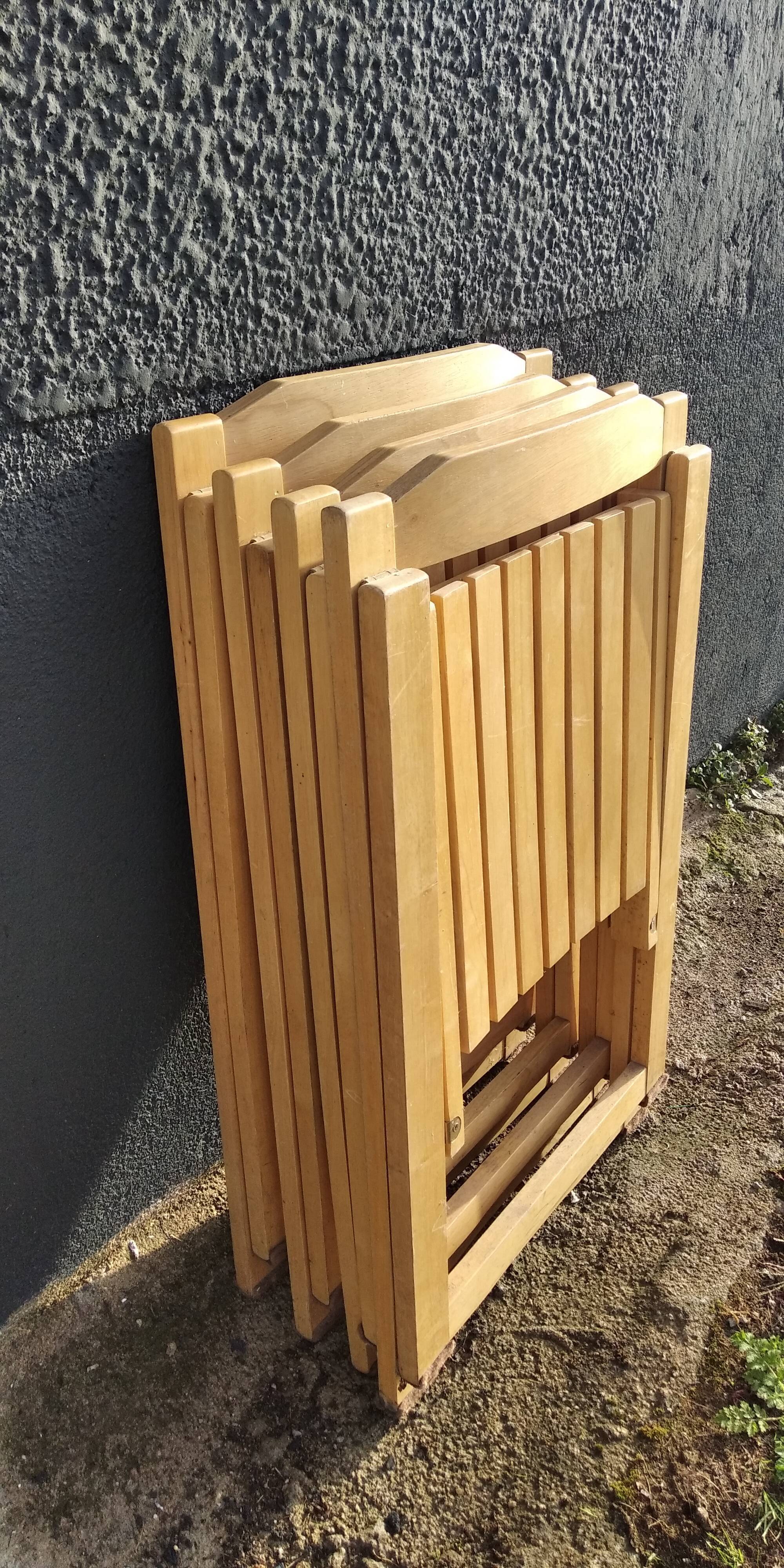 4 chaises pliantes en bois
