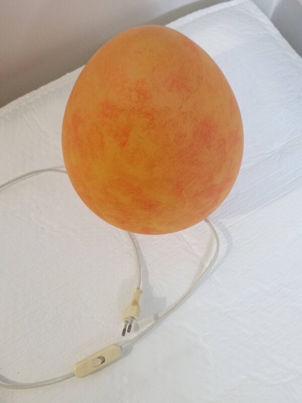Lampe oeuf verre opalin 1970s