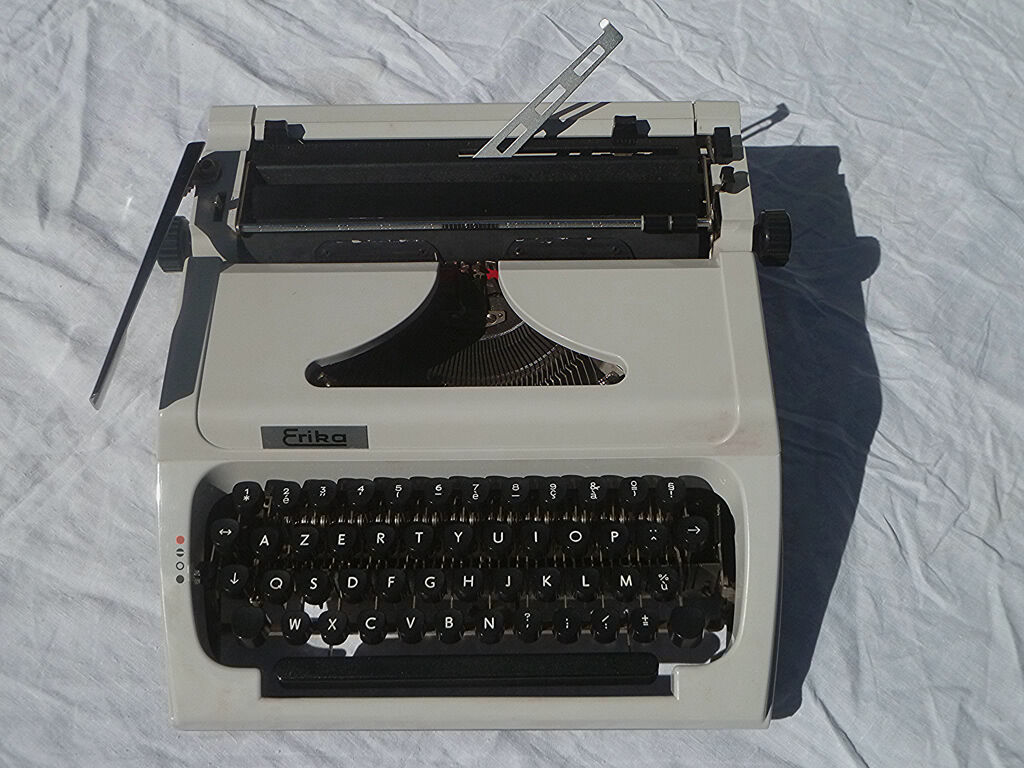 Erika 150 typewriter