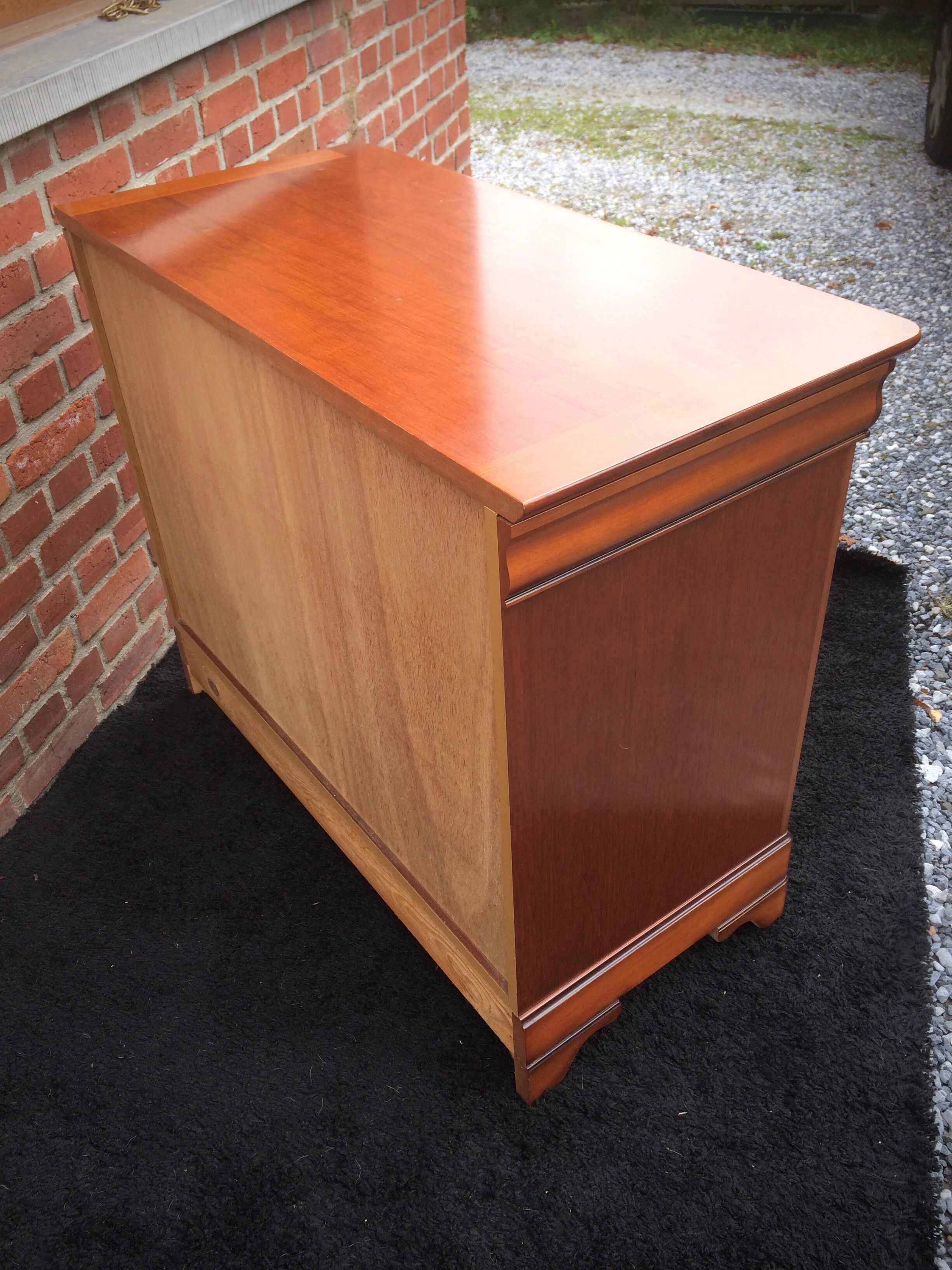 Commode à tiroir secret