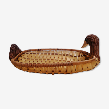 Braided wicker zoomorphic bread basket