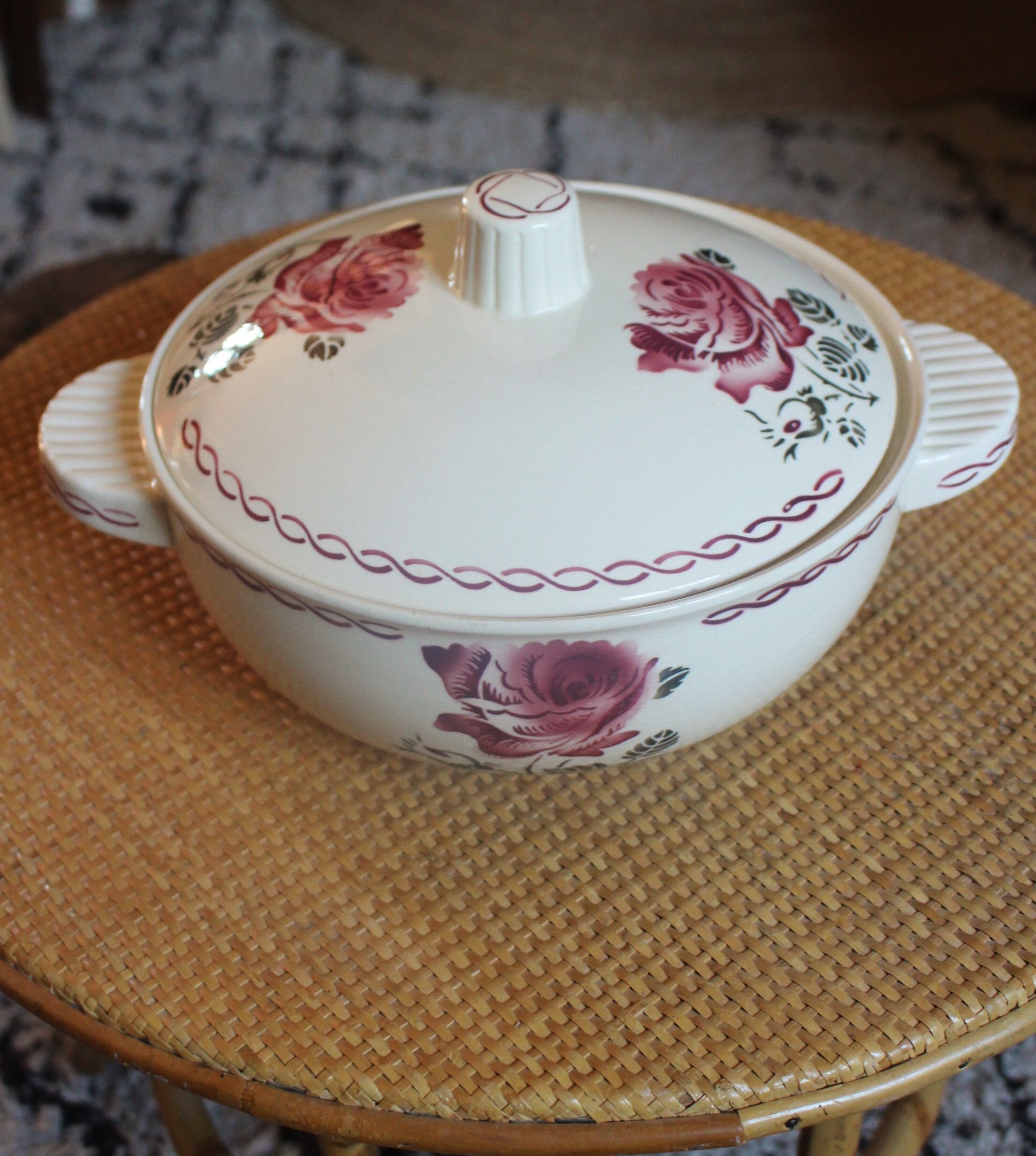 Soupière Germaine Badonviller art deco rose red black