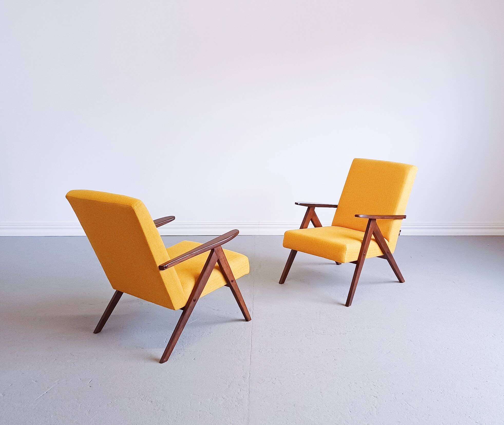 Mid Century Easy Chair Model B 310 Var in Yellow Tweed