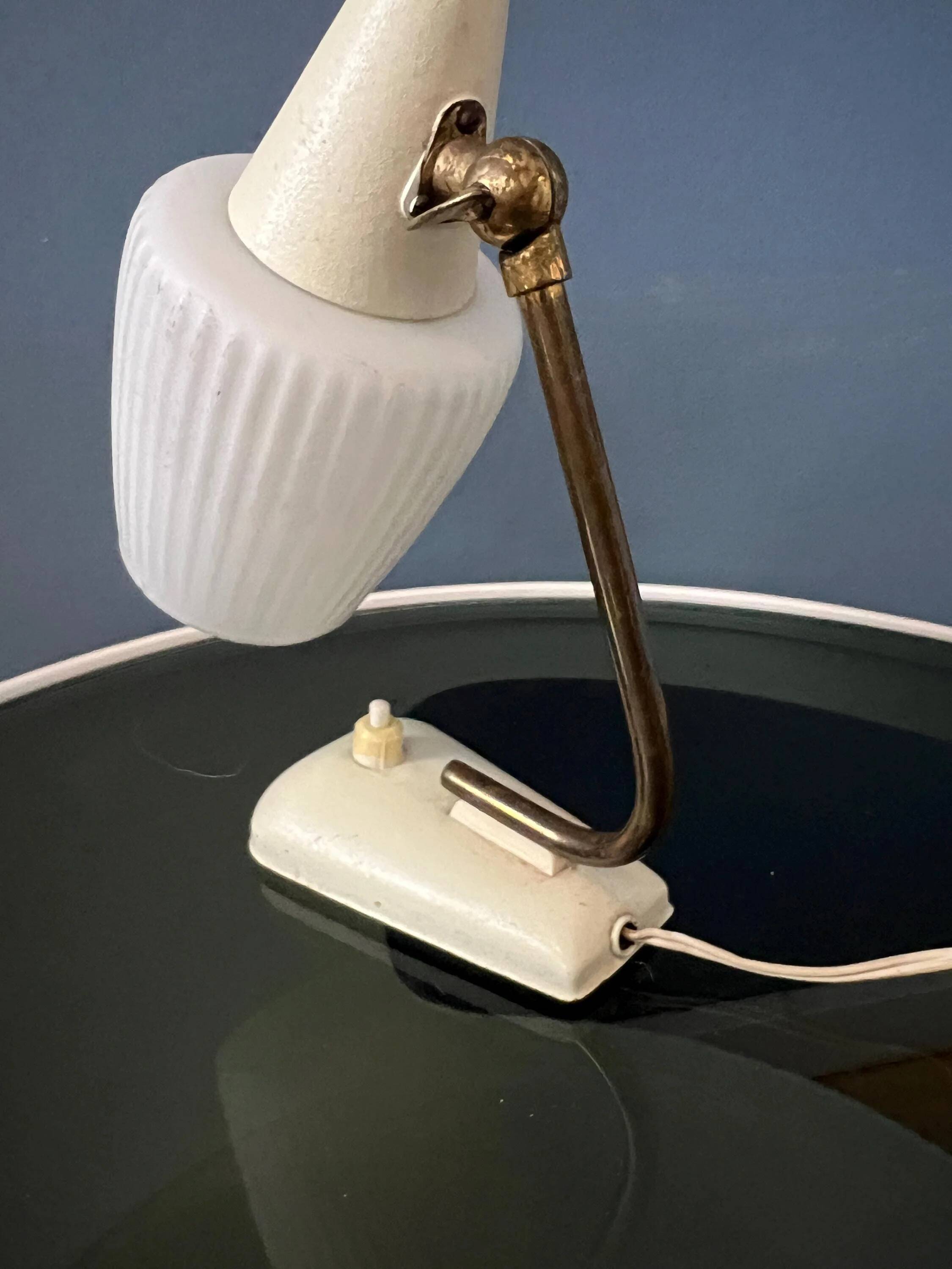 Lampe de bureau en verre opalin style Art déco Mid-Century