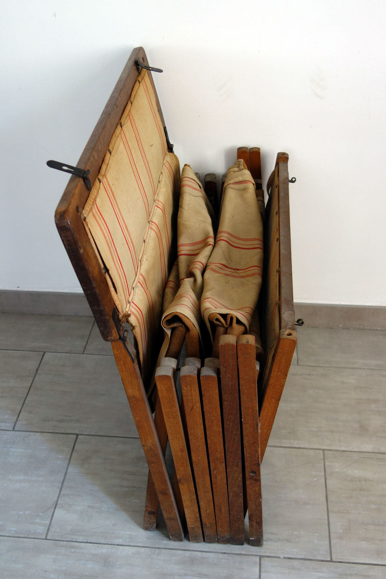 Ancient bed folding Le Printemps