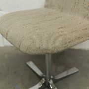 Chaise pivotante chrome et tissu chiné propre et solide 1970
