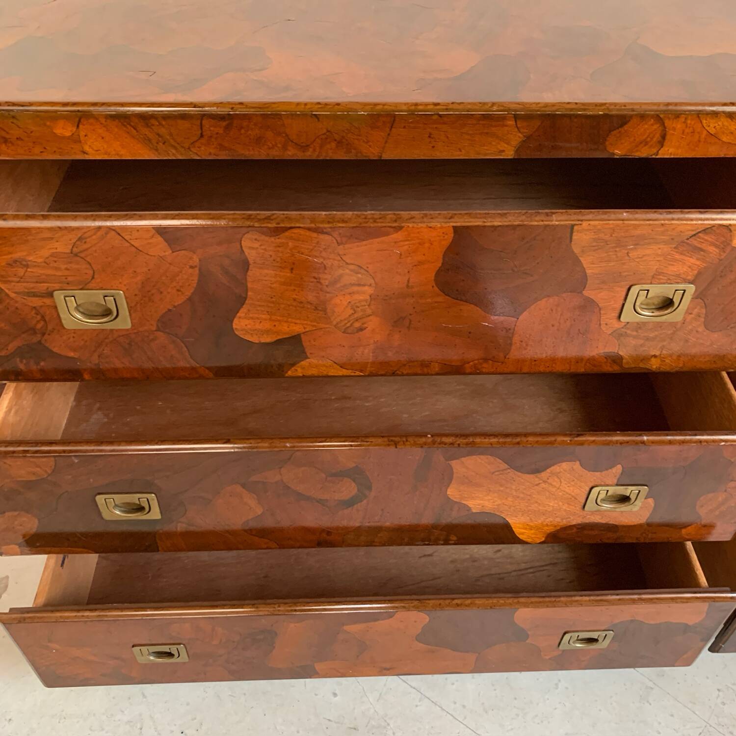 Commode American of Martinsville en bois d’olivier, milieu XXème | Selency