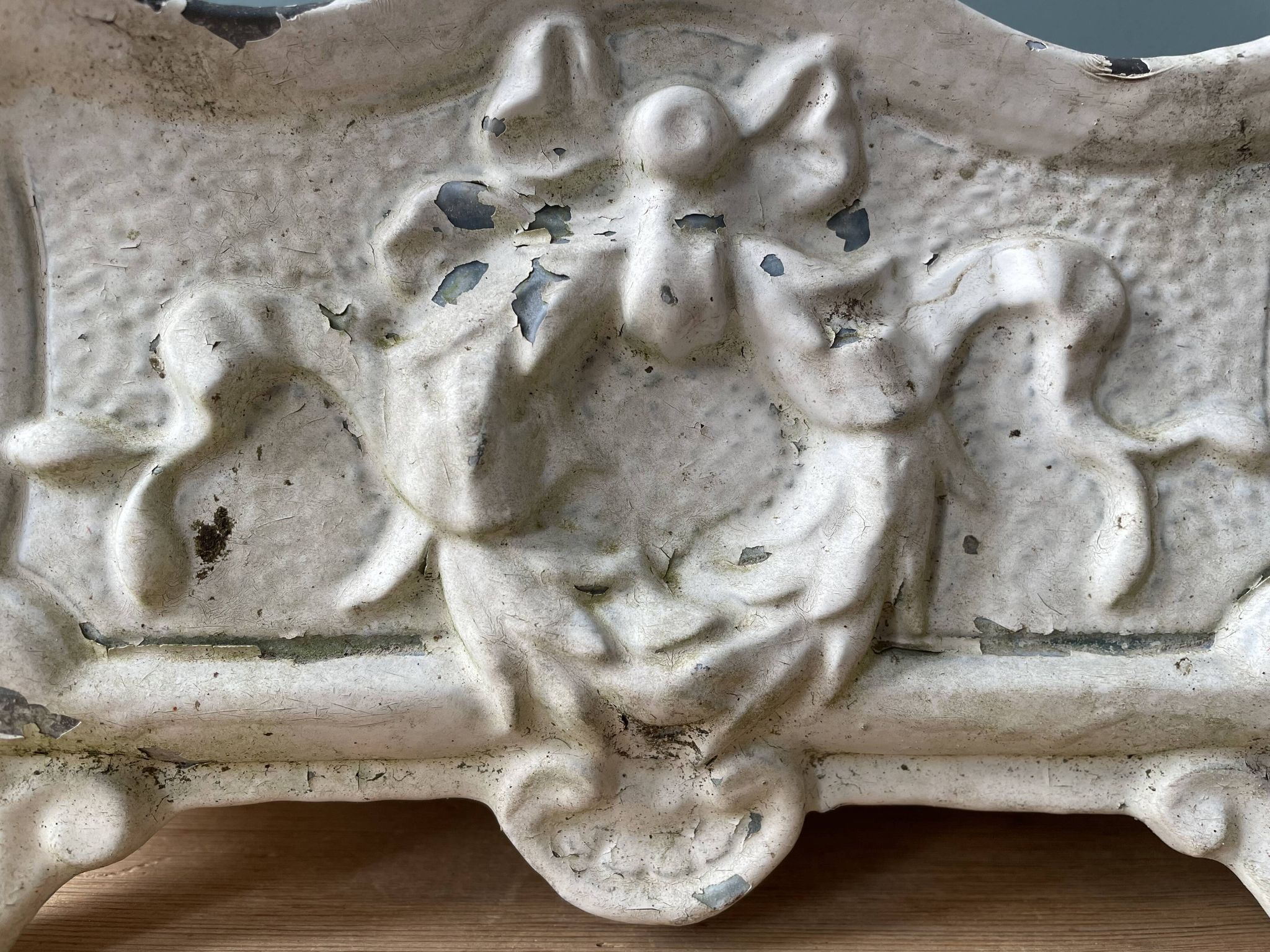 Old Medici cast iron planter, late nineteenth