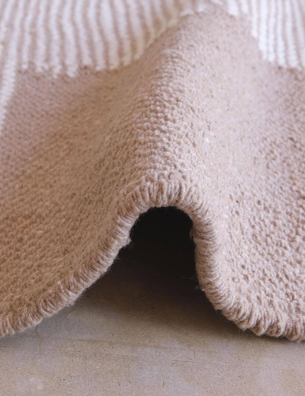 Beige Kilim Rug - 255 x 106 cm