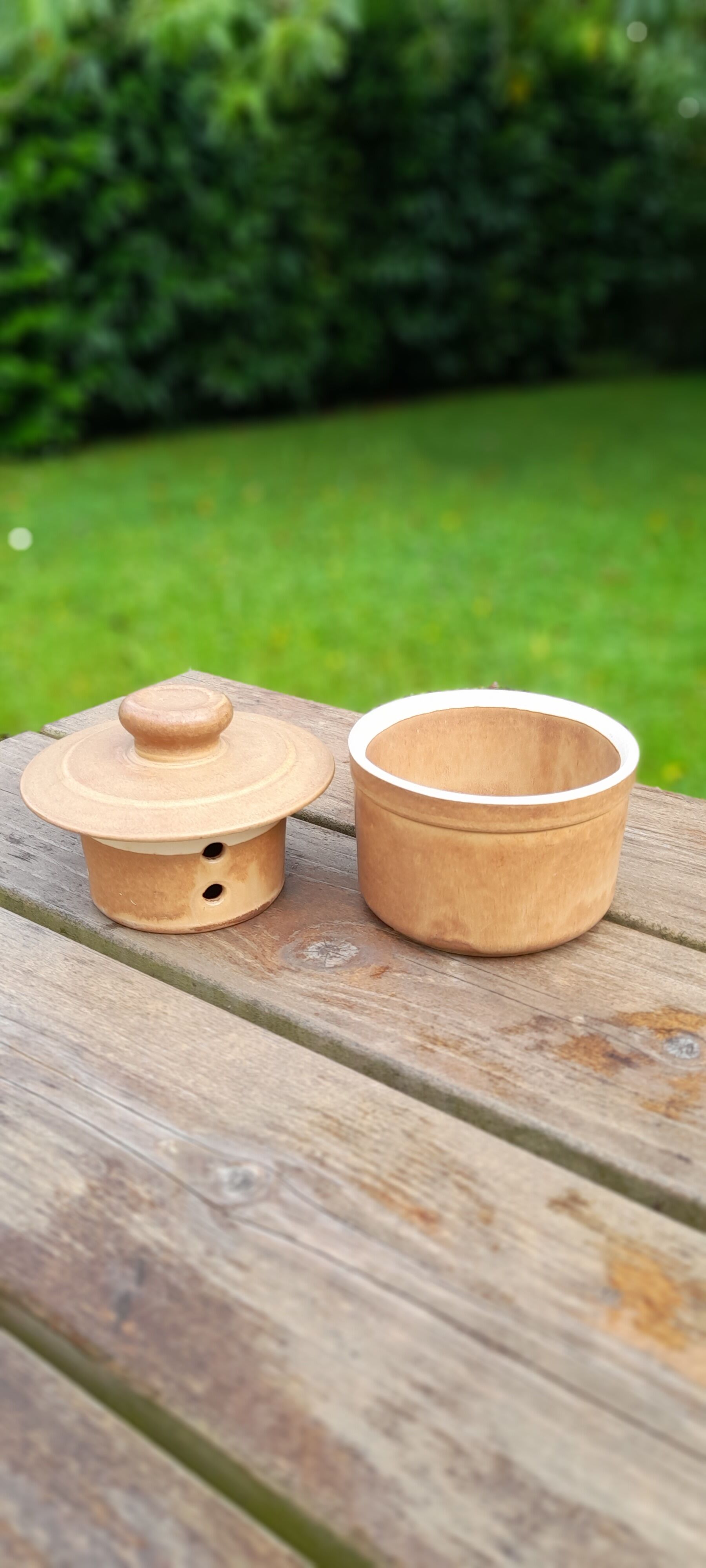 Old enamelled sandstone water buttermaker, Rhodam France