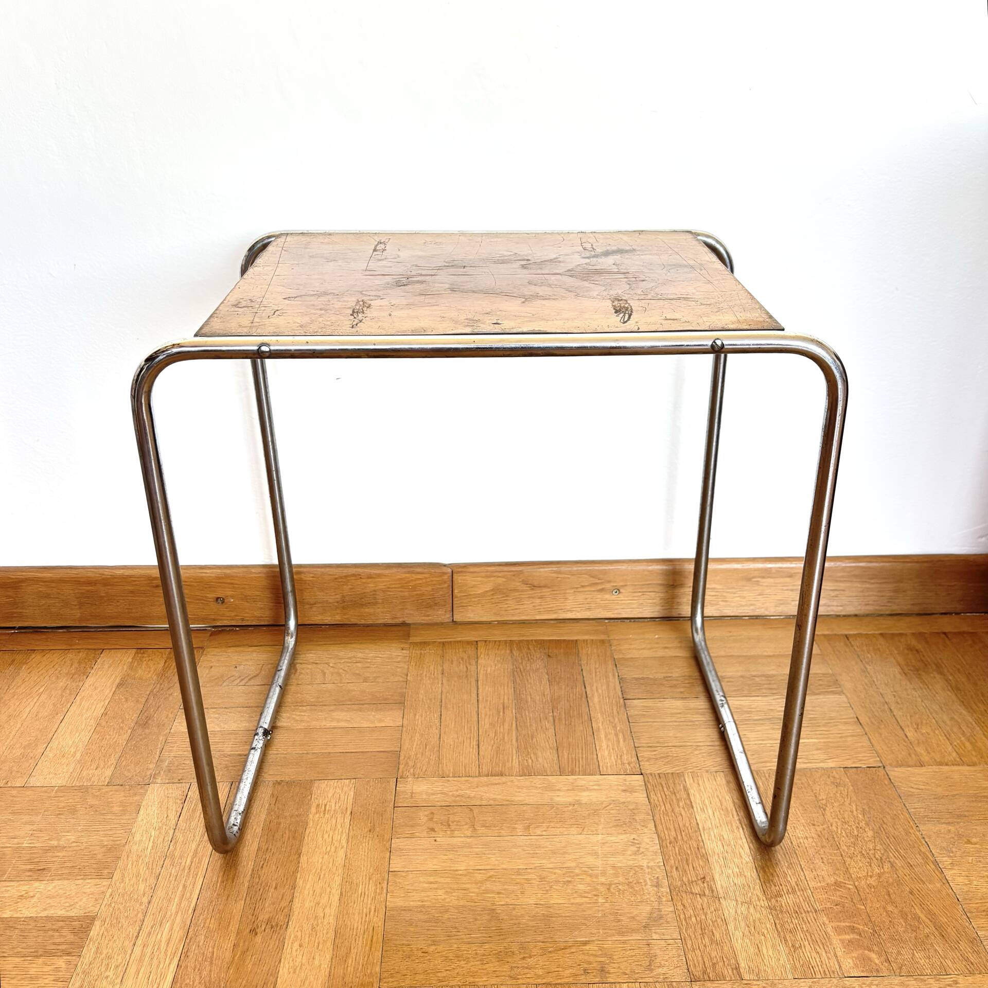 Functionalist nesting tables B9