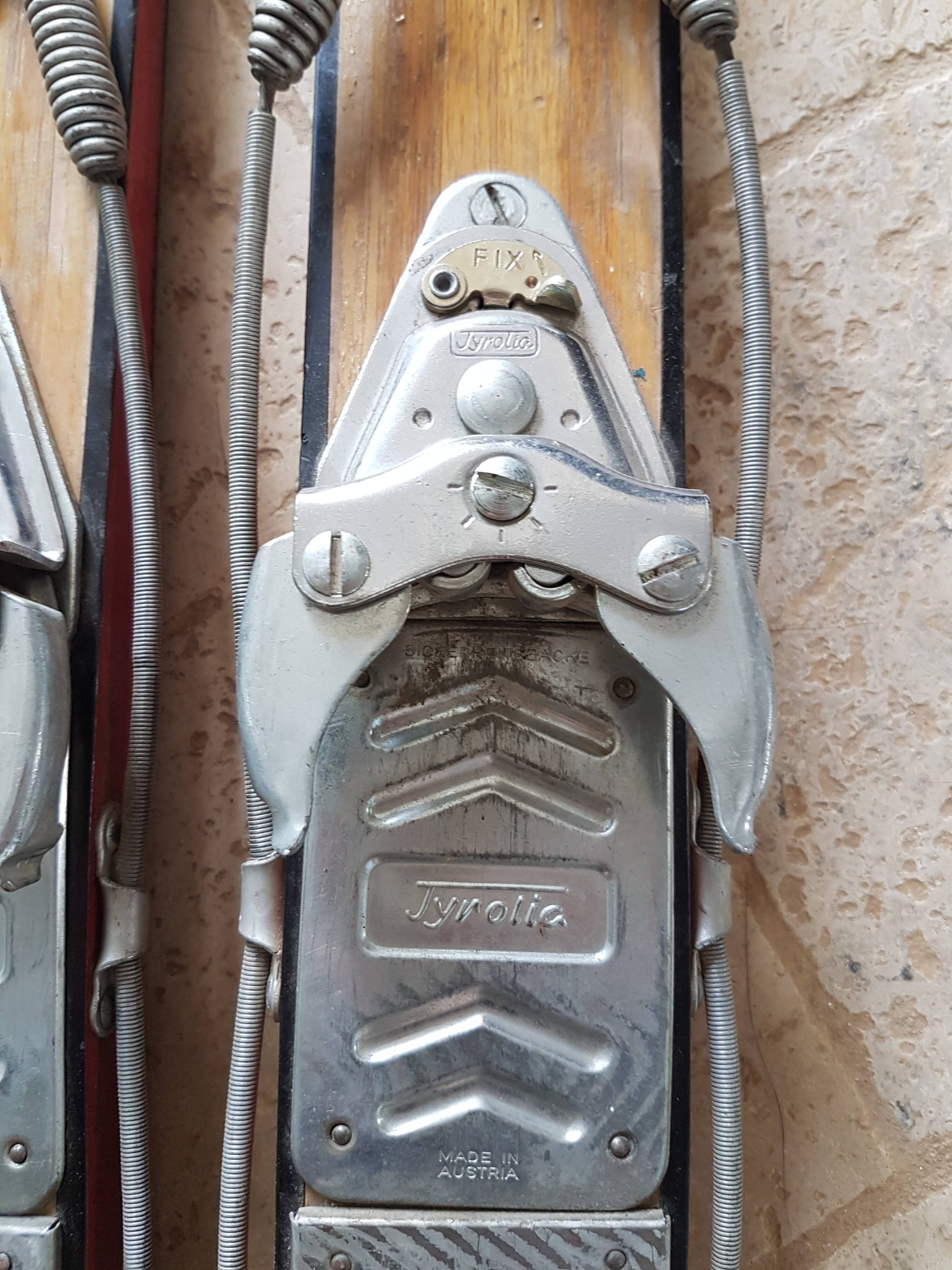 Nordic skiing in wood and skin former