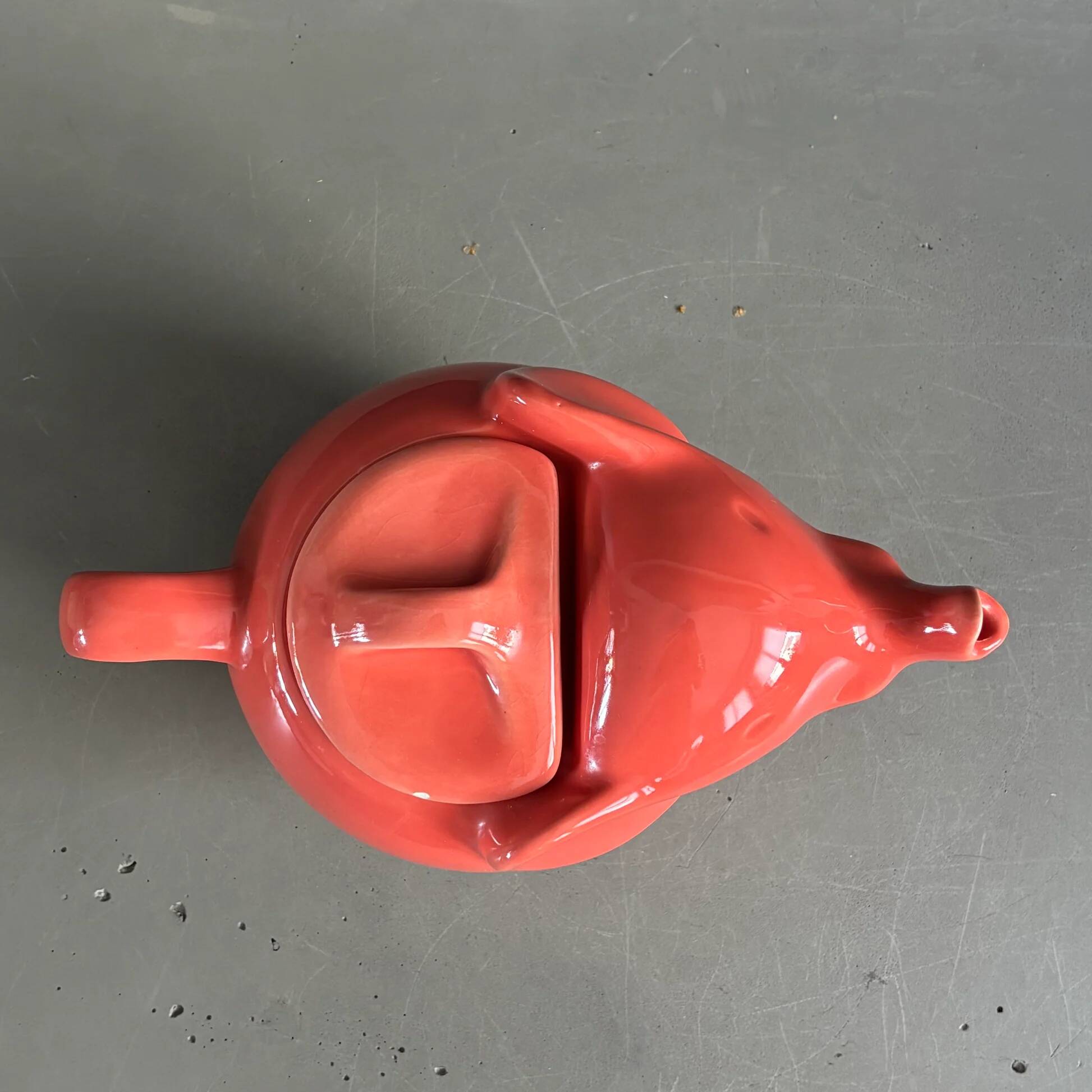 Large coral-coloured elephant teapot.
