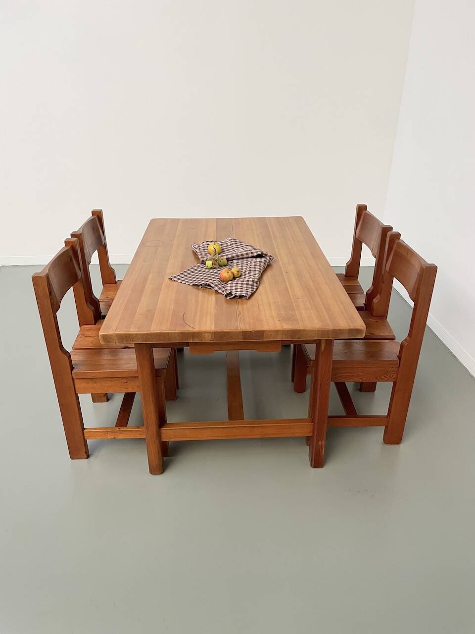 Set of table and 4 chairs, 60s mountain furniture