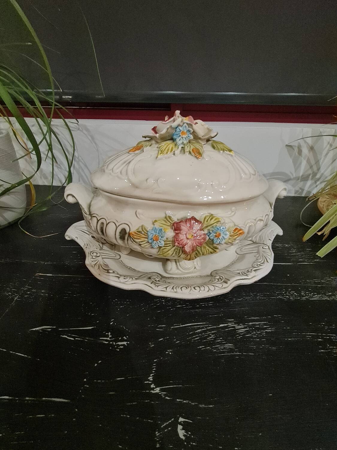 Soup tureen with tray
