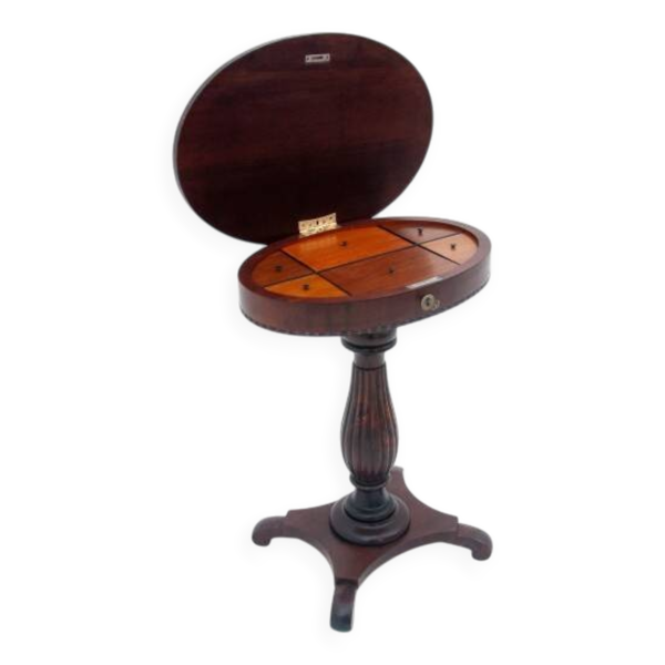 Table à fils ancienne, Europe du Nord, vers 1860. Après rénovation.