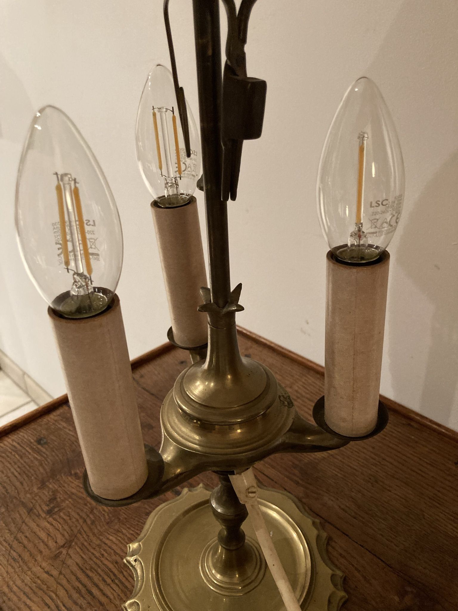 Lampe bouillotte de style Louis XVI