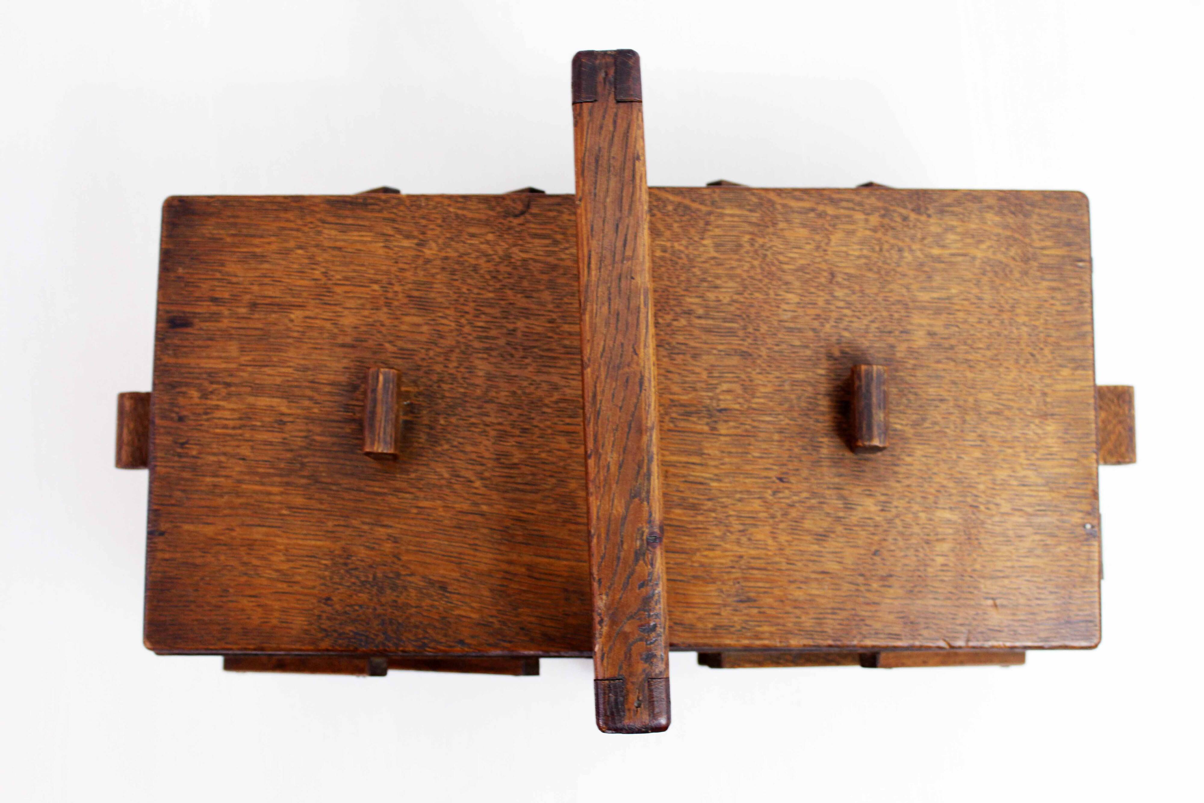 Oak table worker 1960