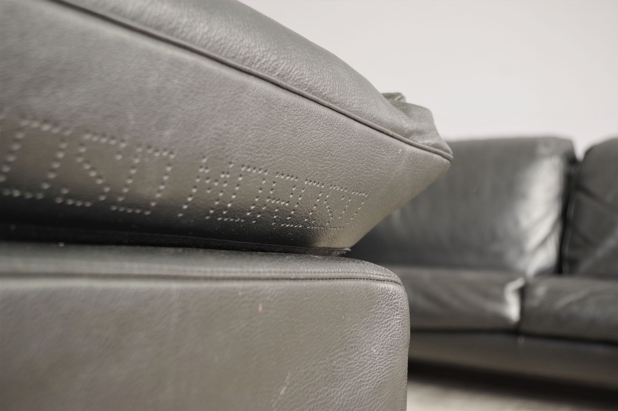 Moroso sofa set and armchairs in black leather, 1984