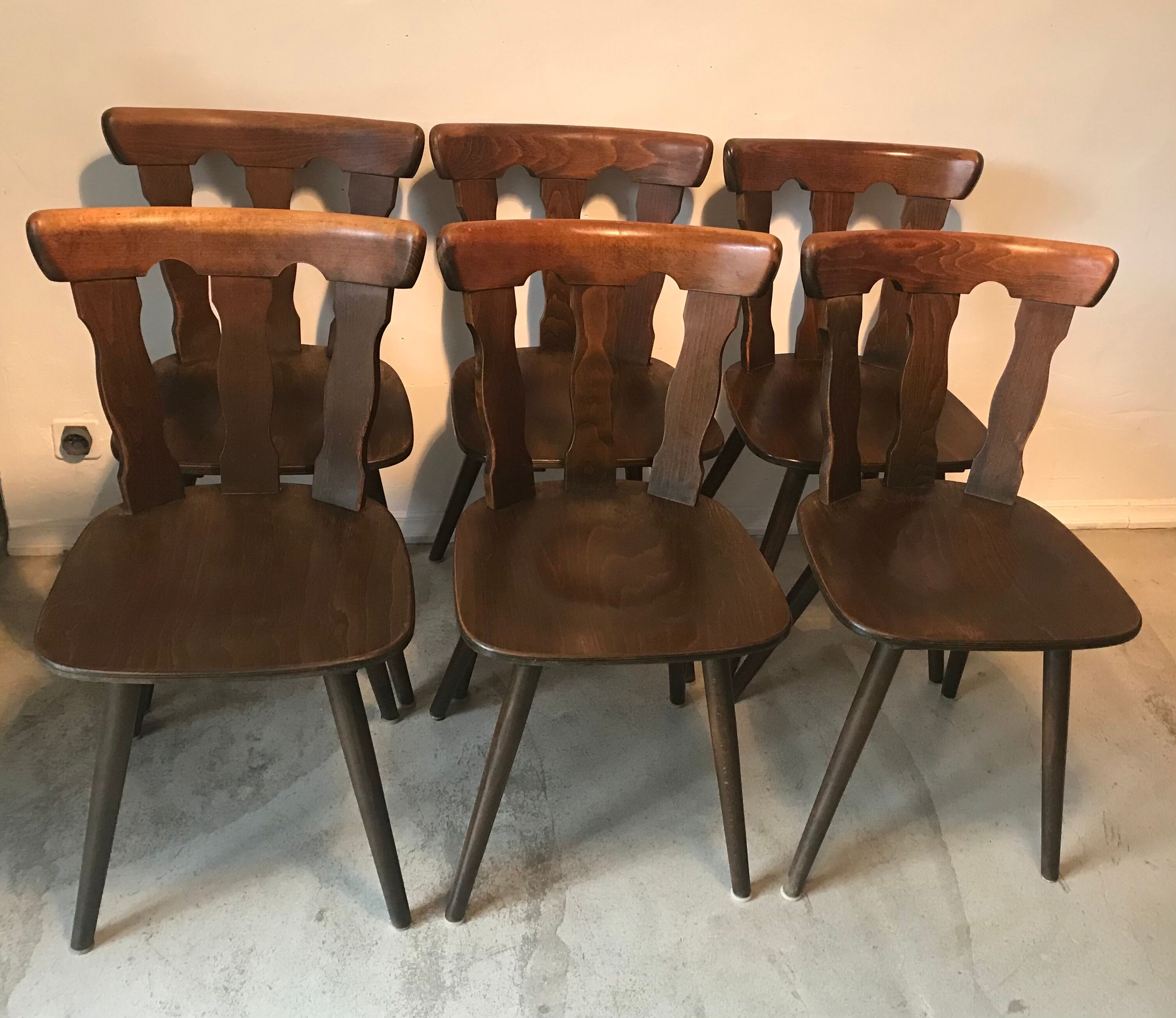 Lot of 6 chairs vintage bistro compass feet