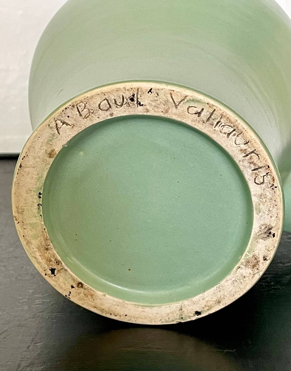 Pichet vert en céramique André Baud Vallauris